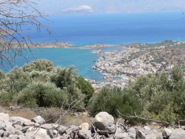 Land plot of 2,000m2 for sale in Pines Elounda